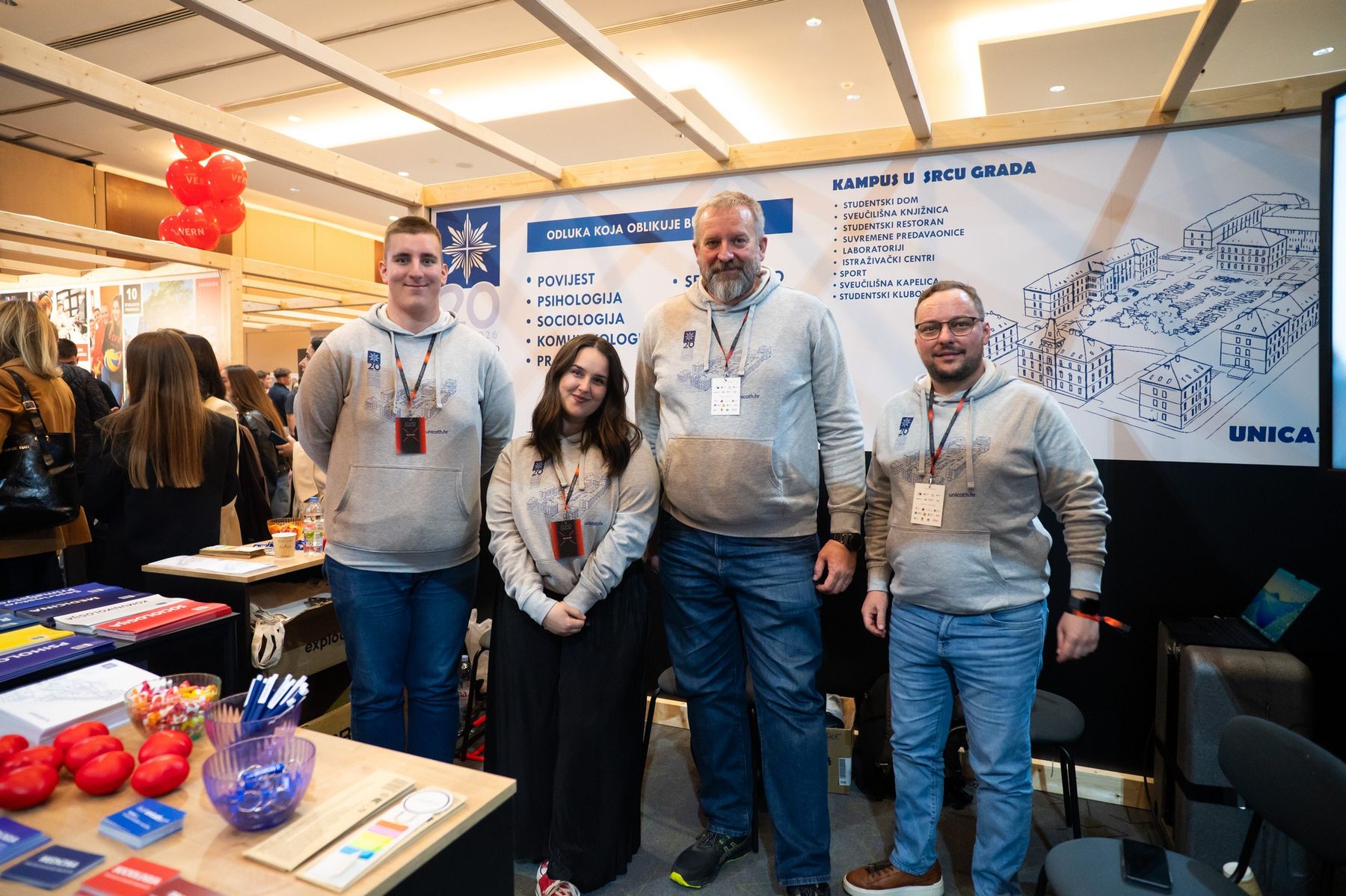 Predstavnici Hrvatskoga katoličkog sveučilišta na svom štandu na Dubrovnik EXPO-u 2026.